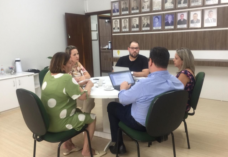 Pra Vida - Nova coordenadora do Programa Empreender visita ACIC