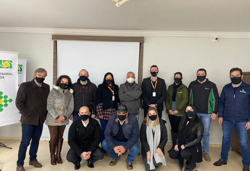 Pra Vida - Reunião discute implantação do Núcleo de Cooperativas