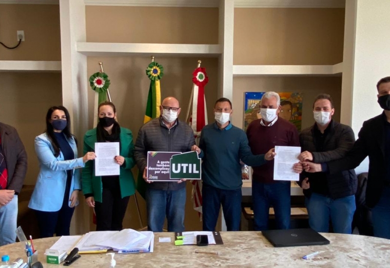 Pra Vida - Assinado convênio para execução do Programa Cartão Cidadania Curitibanos