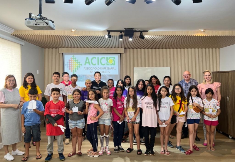 Pra Vida - Alunos da Herdeiros do Futuro visitam Acic