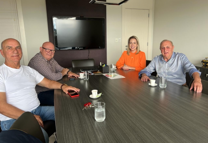 Pra Vida - Empresário Ulysses Gaboardi Filho recebe representantes da Acic