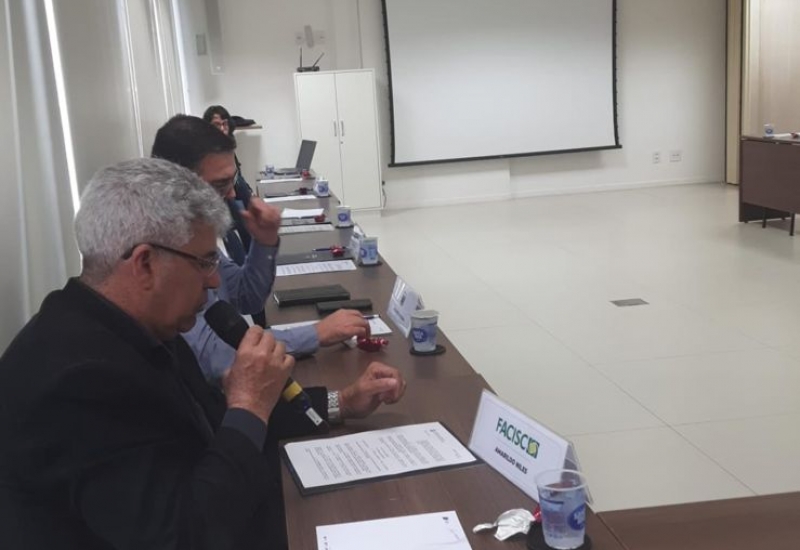 Pra Vida - Presidente da Acic representa Facisc em reunião do Conselho estadual de combate à Pirataria