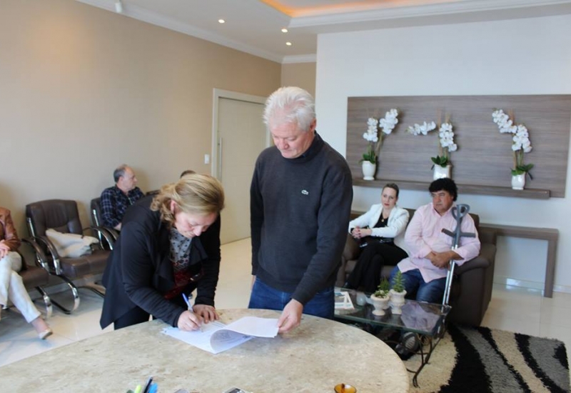 Pra Vida - Assinado convênio que possibilitará ampliação da Campanha Comércio Forte, Cidade Feliz.