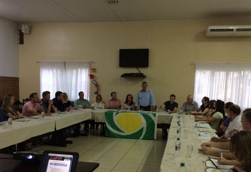 Pra Vida - Amarildo Niles comanda sua primeira reunião da Regional Meio-Oeste