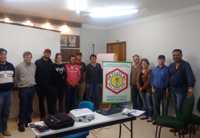 Pra Vida - Apicultores recebem Diagnóstico da Produção de Mel na região