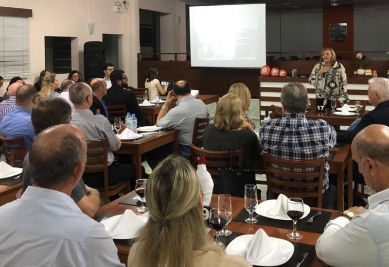 Pra Vida - Empresários conhecem Projeto que prevê implantação de Biblioteca para o Curso de Medicina