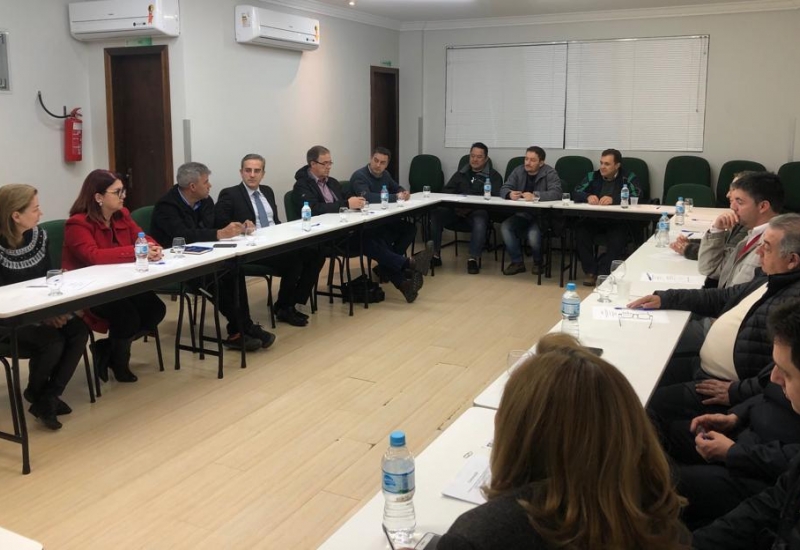 Pra Vida - Reunião mensal tem a presença de novos Diretores