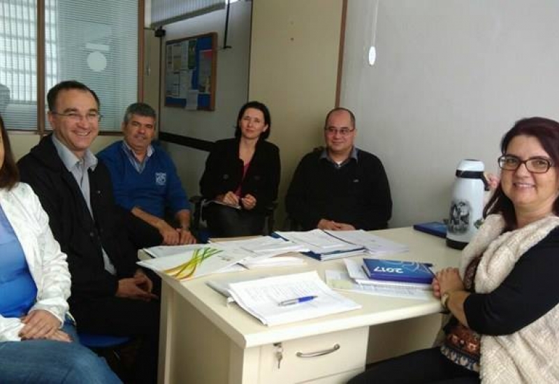 Pra Vida - Presidente da ACIC e agente do DEL participam de reunião na UNC