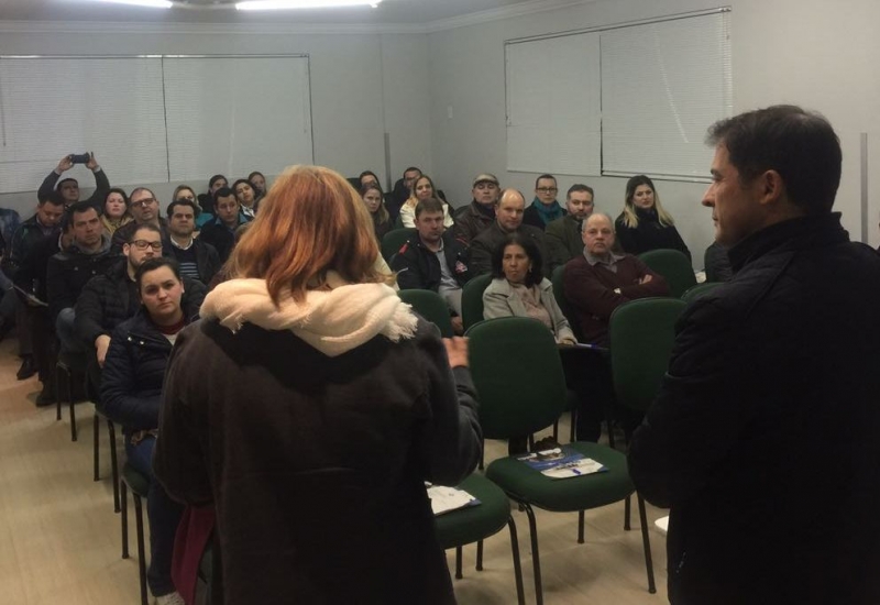 Pra Vida - Dezenas de Empresários participam da apresentação do Rodada de Solução em Inovação.