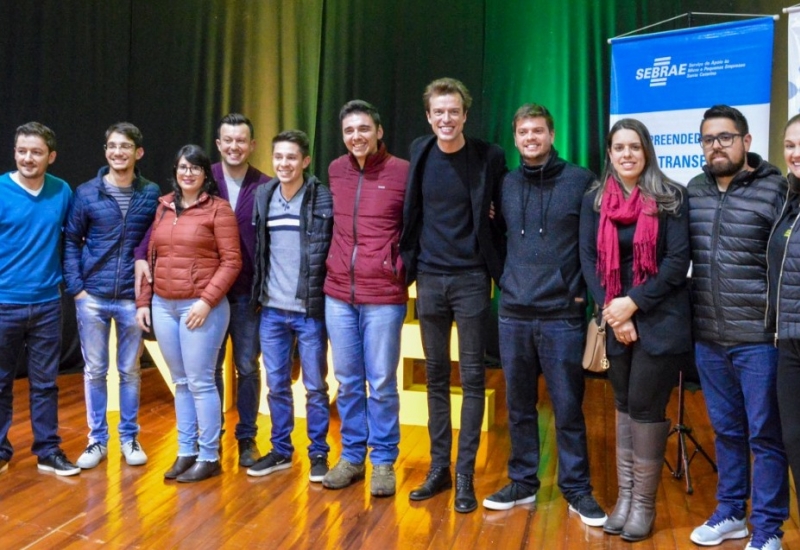 Pra Vida - Jovens Empreendedores participam de palestra em Videira