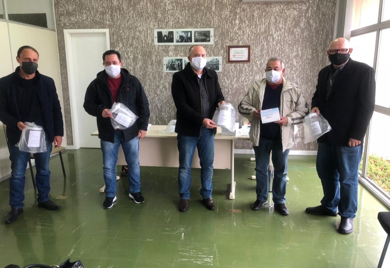 Pra Vida - ACIC e SIFC compram máscaras e fazem doação para profissionais de saúde da região.