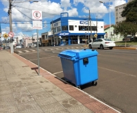 Acic Curitibanos - Acic orienta comerciantes a destinarem lixo em contêineres 