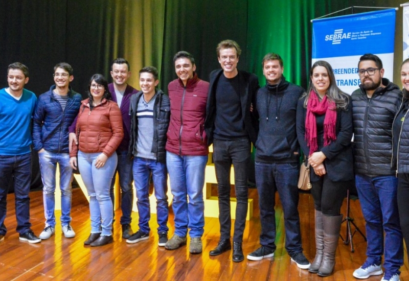 Pra Vida - Jovens Empreendedores participam de palestra em Videira